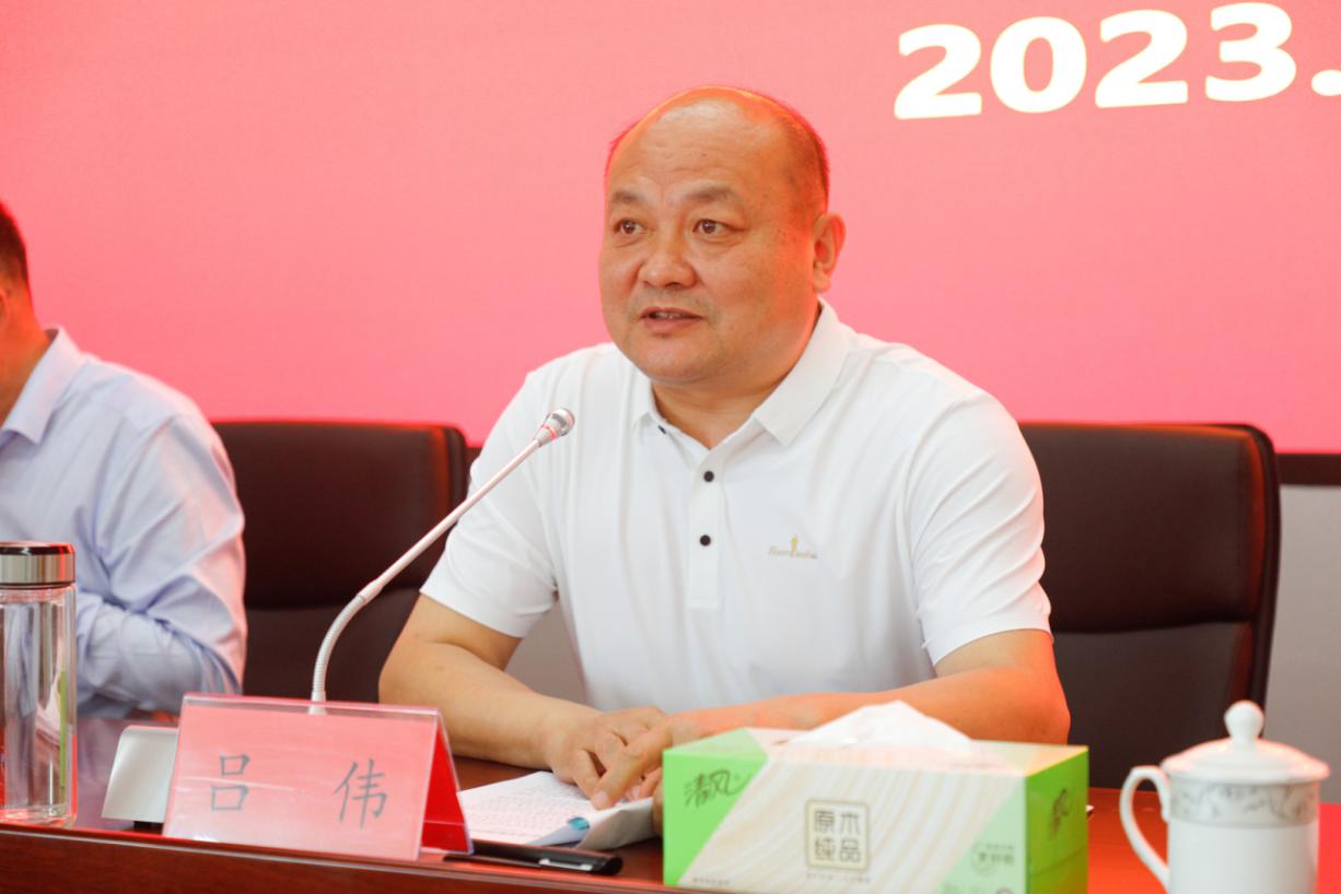 港產(chǎn)公司召開月度工作例會(huì)3.jpg